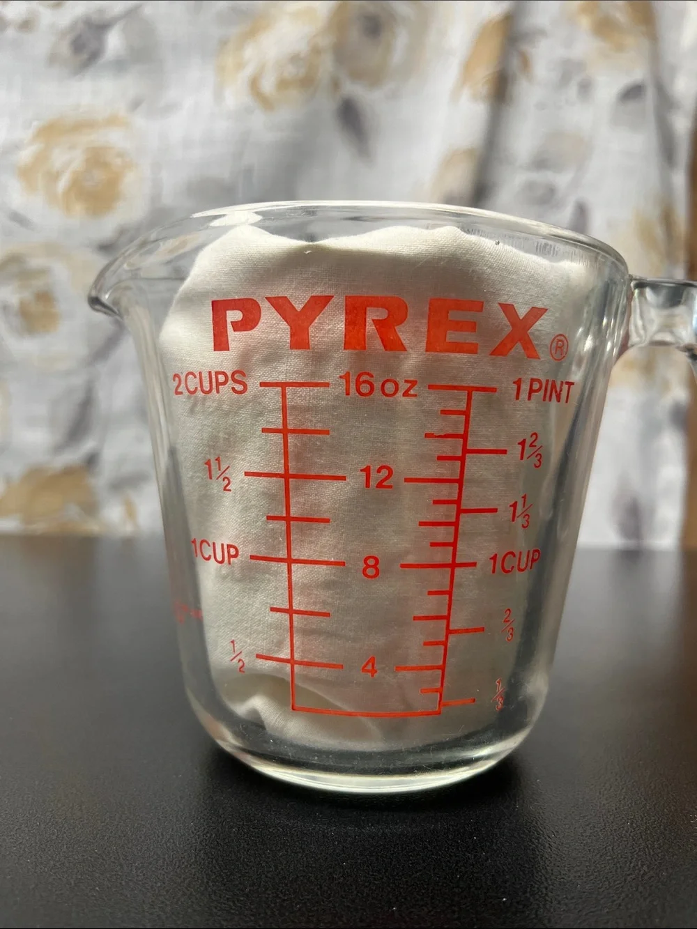 Vintage 1980 PYREX 2- Cup Borosilicate Glass Measuring Cup 516